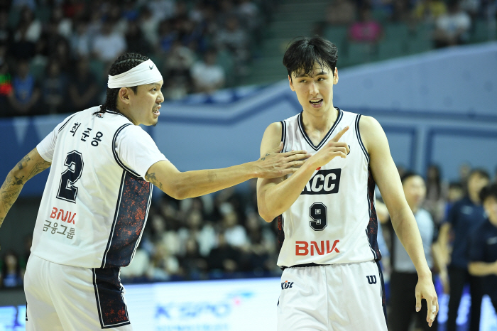 Choi Jun-yong, Song Kyo-chang, IN. Moon Yoo-hyun is unfortunately eliminated. A 12-man roster for the South Agricultural Team. Why and why?