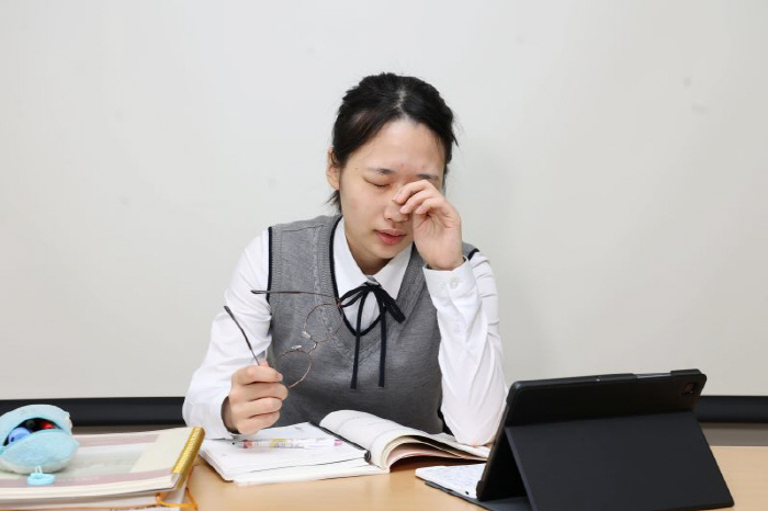 College Scholastic Ability Test D9 How to protect the eye health of test takers