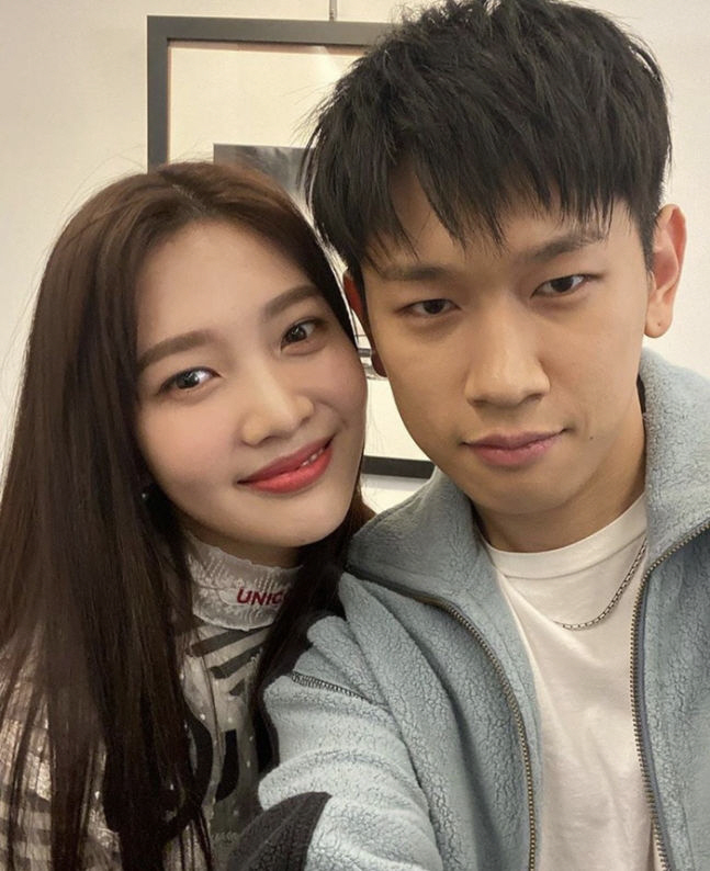 Crush's four-year relationship ♥ Joy's sister's wedding song...Already in prospective in-laws mode