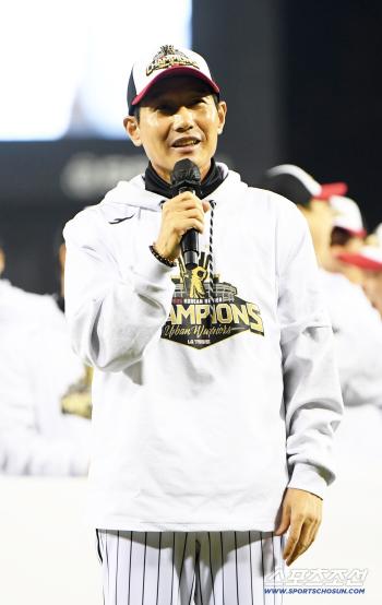 Failed 10% hitter → As the best coach in 2 wins...LG Director Yeom Kyung-yeop publishes his first book, 'Your Time Will Come.'