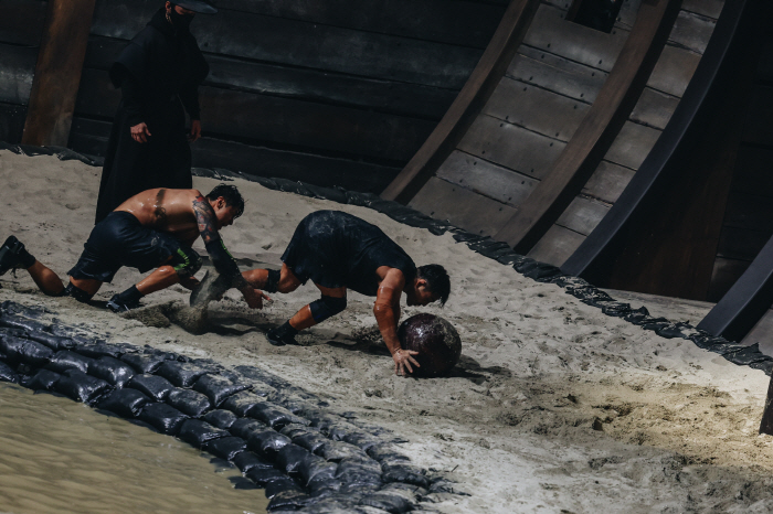 The first eliminated country..Physical Asia enters signature ball-taking two-man match