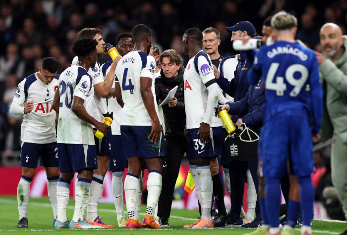 I miss my captain Son Heung-min's days. Van de Pen → Spence coach passing, eventually apologizing... Frank Explains, Leadership Collapse Remains Shocking