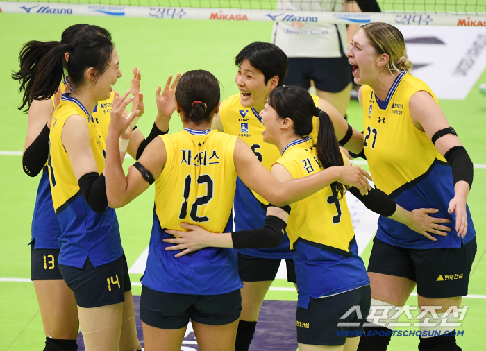 Industrial Bank of Korea (IBK) has won three consecutive games...Hyundai Engineering & Construction Shutout Complete Win No. 1 Jump