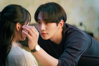 Lee Junho, clothing sleeves → King the Land → typhoon-like melodrama eyes..It's going to be a hot topic