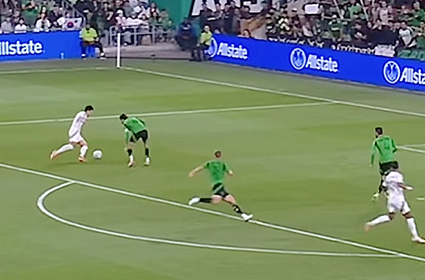 MLS defenders, it's your first time doing Son Heung-min's step-over, right? SON's empty legs...U.S. reacts so easily to crazy record of 10 goals in 12 games