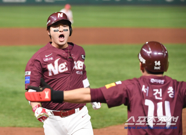 The people who declare their retirement in a surprise move, are you returning to Gocheok Dome where your soul is gloomy? Players and coaches aren't working. How?