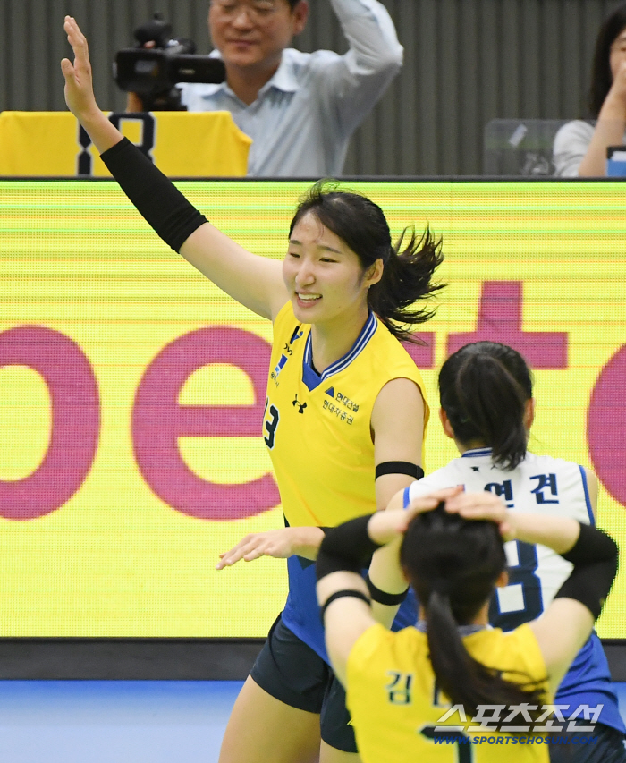  Jeong Jiyoon scores one by one