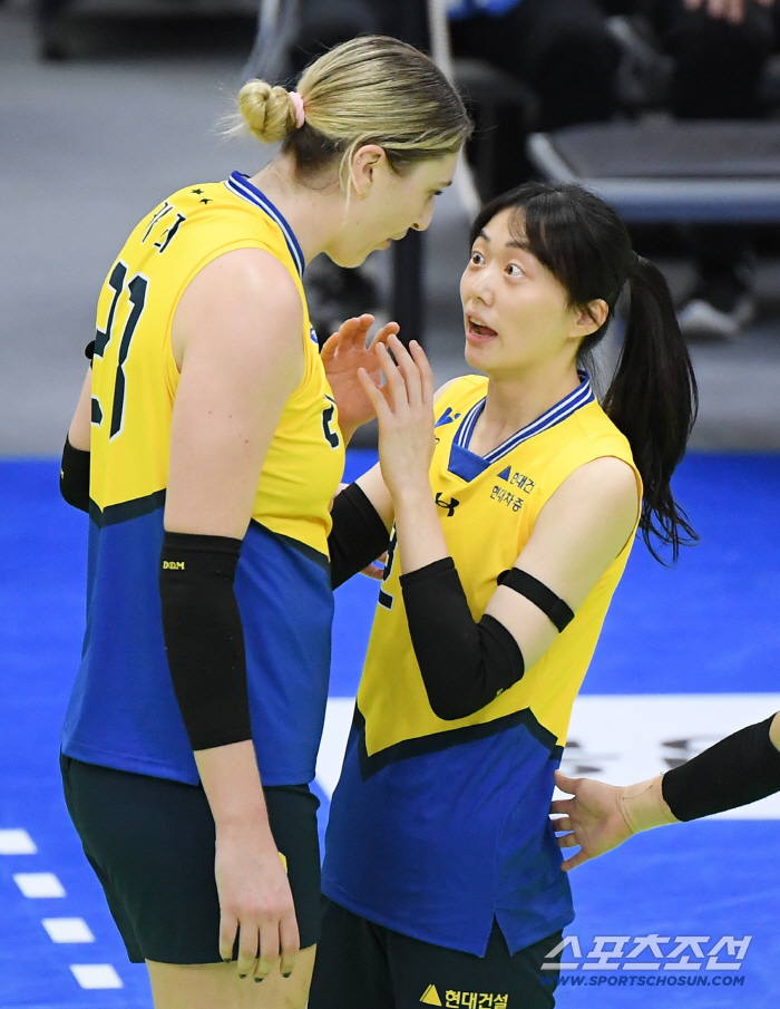  Kim Da-in talks with Kari frequently