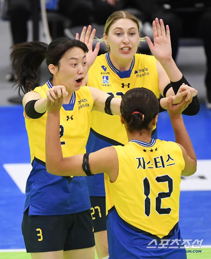  Kim Dine Zastis who is cheering is the best