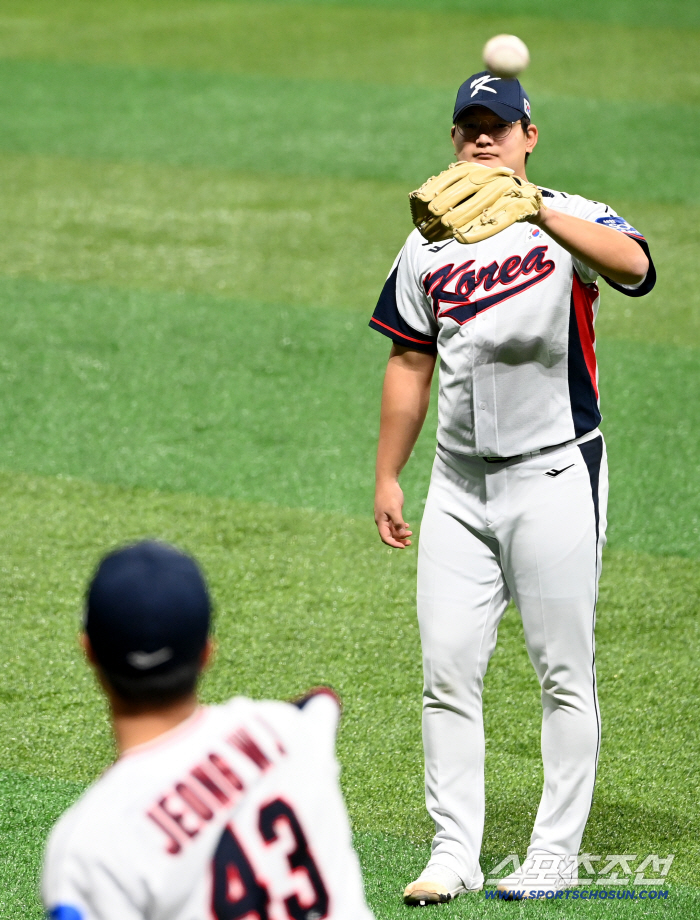  Kim Seo-hyun Jung Woo-ju is a catch ball partner in the national team