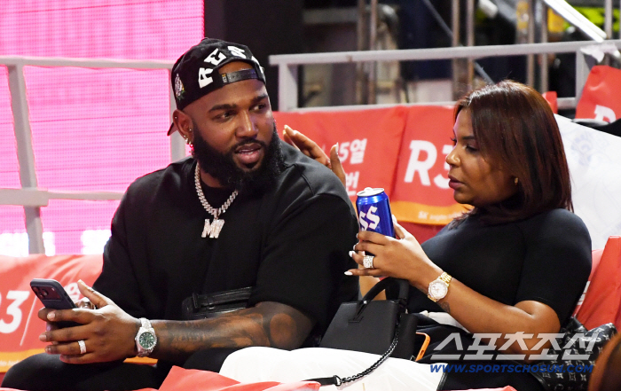  Korean basketball court following Marcel Ozuna Ha Sung-Kim