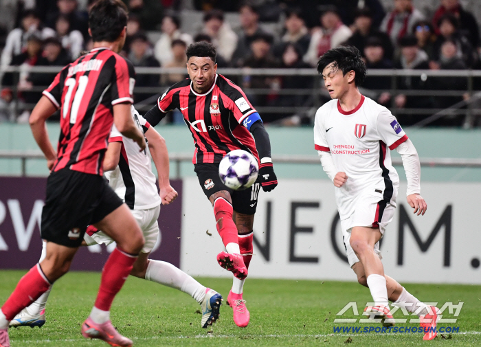  Lingard's powerful breakthrough and finish shooting