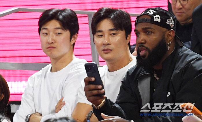  Major Leaguer Kim Ha-sung Marcel Oz or basketball court in Korea