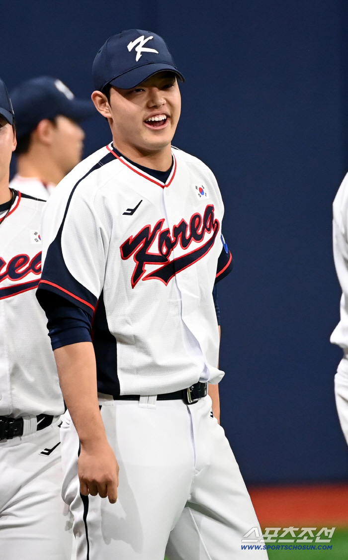  Moon Dong-ju joins the national team with a happy smile