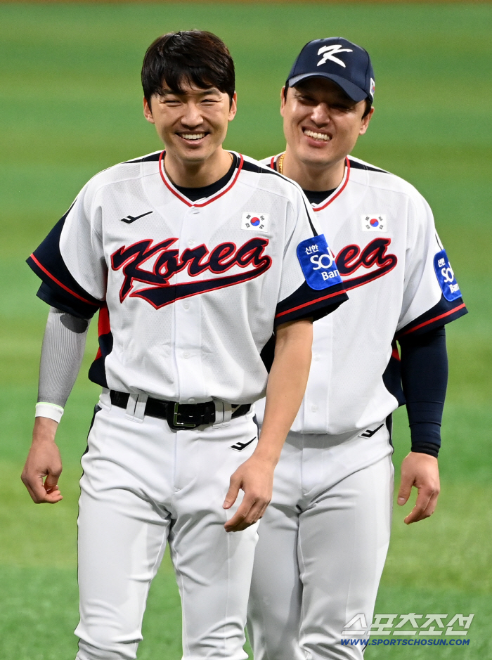  Park Hae Min and Park Dong Won, let's make the national team win