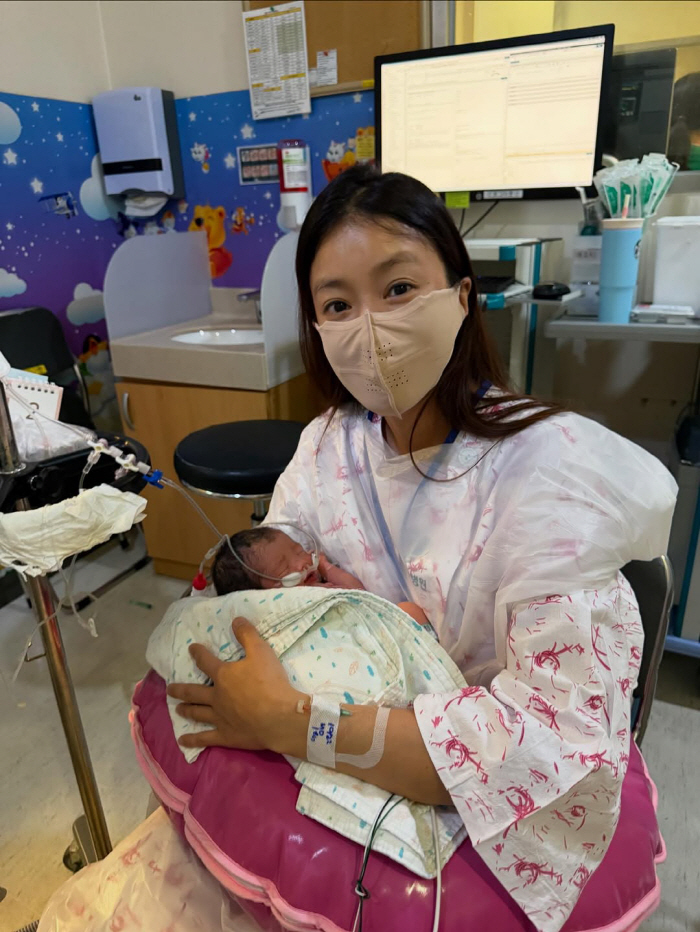 After divorce, pregnant Lee Si-young gives birth to her second daughter on the 4th. I will make you happy for life