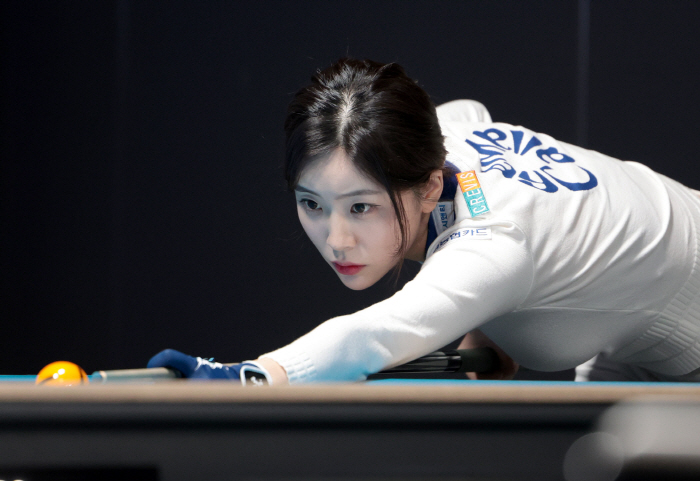 Amazing! High Run 11 points  Big twist drama LPBA next generation star Jung Soo-bin passed the round of 64 with a thrilling come-from-behind victory. The next goal is billiard empress