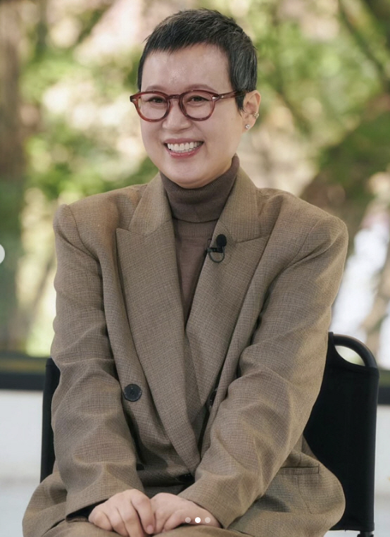 'Cancer-fighting' Park Mi-sun appears as Uquiz with short hair for only 10 months. 'Survival report.'