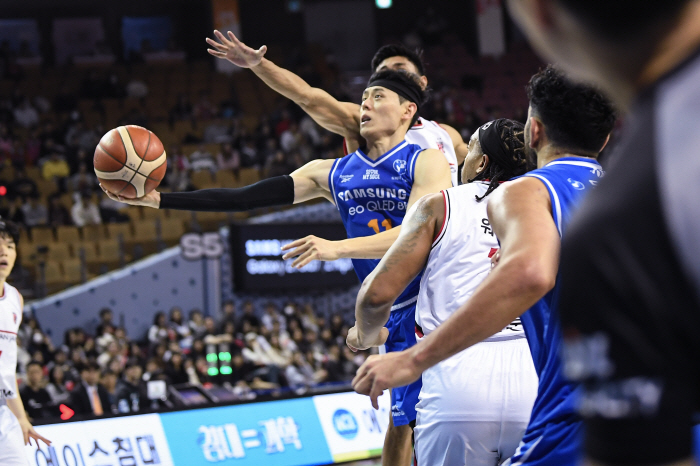  41.9% 13 vs 14.8% 4. Extreme 3-point shooting. Samsung won 89-75 in the lead in the articles of association. Jeong Kwan-jang lost two consecutive games to Samsung. Is it a natural enemy or a coincidence
