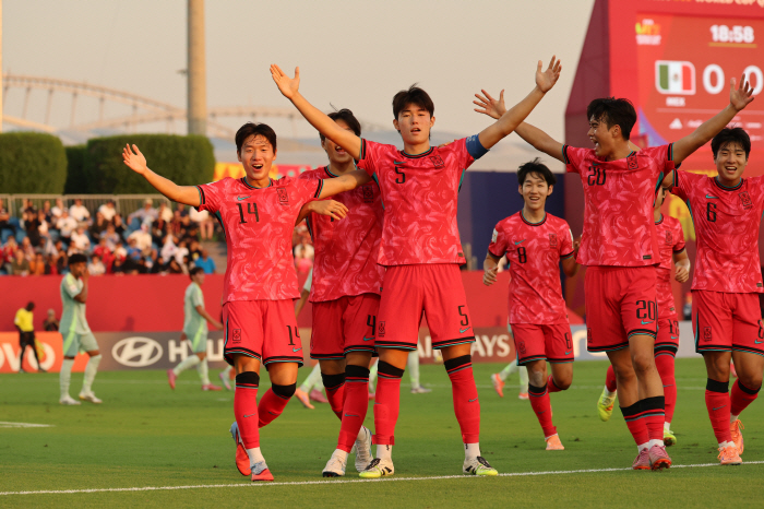 The first victory in six years! Baek Ki-tae, Mexico 21 overpowered...the death knell. A powerful departure