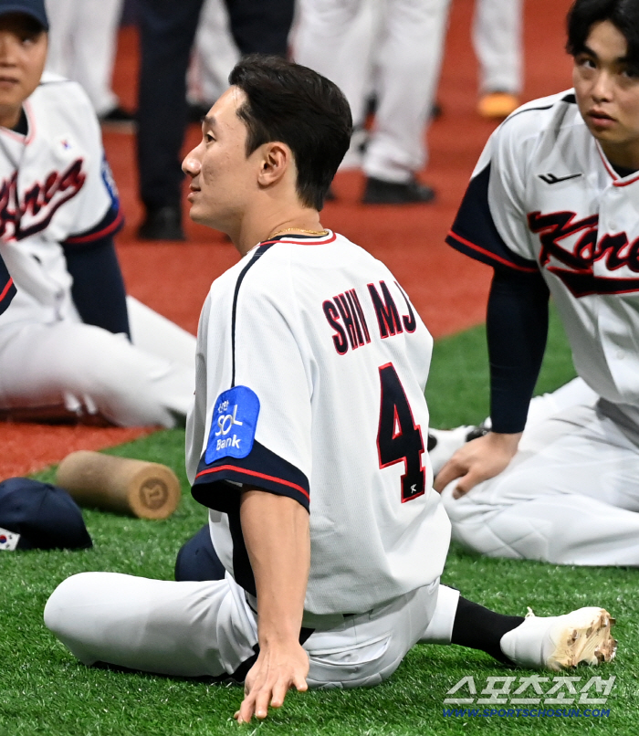 I was against sending him to the outfield. The pinch runner agent became the national team coach and was selected as the main second baseman. How far is Shin Minjae's Cinderella life