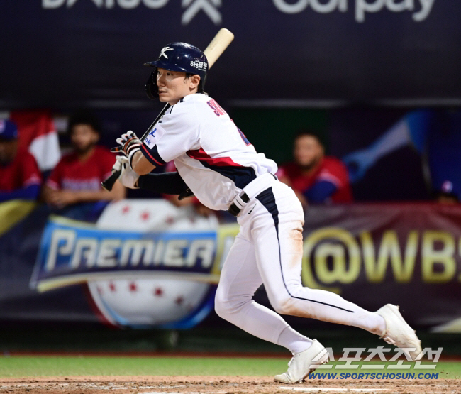 I was against sending him to the outfield. The pinch runner agent became the national team coach and was selected as the main second baseman. How far is Shin Minjae's Cinderella life