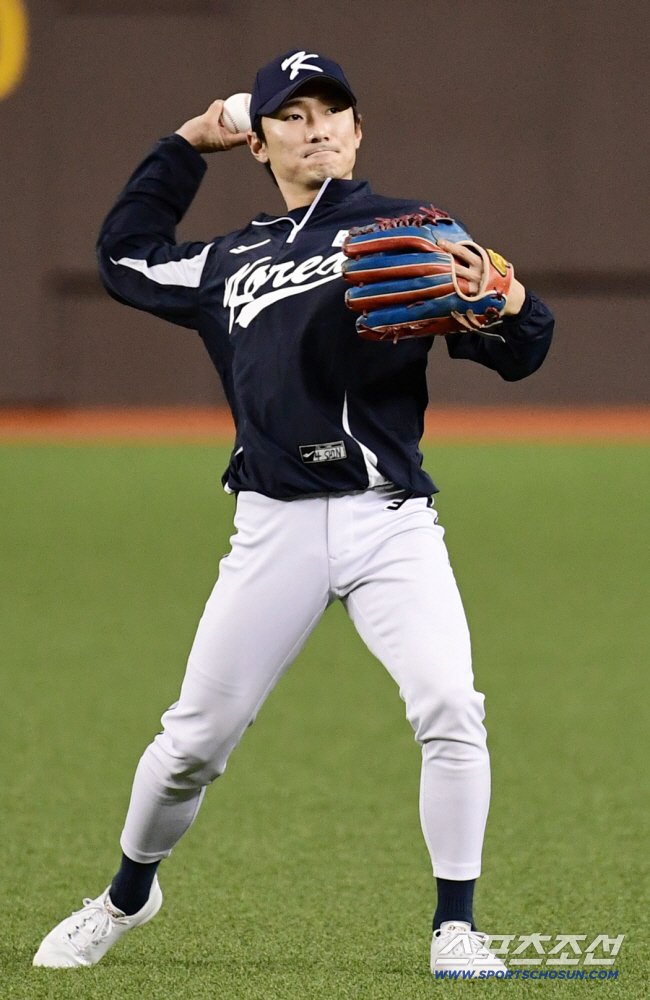 I was against sending him to the outfield. The pinch runner agent became the national team coach and was selected as the main second baseman. How far is Shin Minjae's Cinderella life