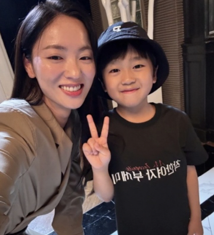 Jeon Yeo-bin, a good story broke out on the set of Buscemi...Child actor, don't hesitate to give me your heart. 