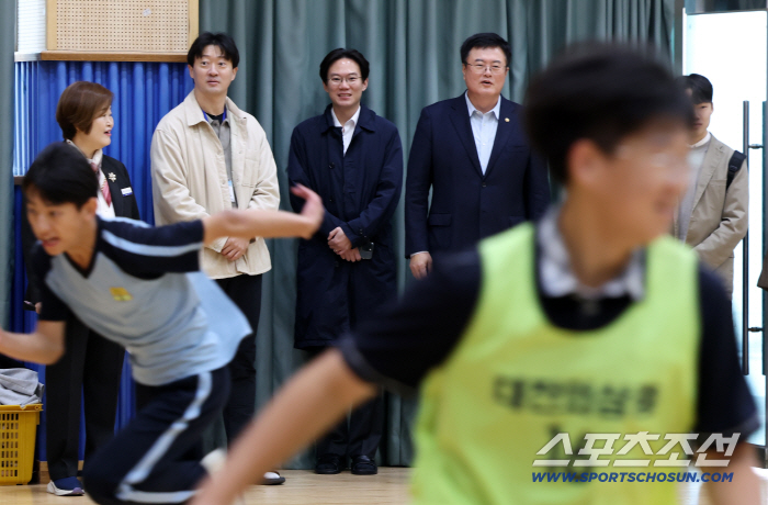 Kim Dae-hyun, Vice Minister of Culture, Sports and Tourism, Surprise Visit to Outdoor Sports Club Forming School Sports and Lifelong Exercise Habits Need Support for Sports Activities for Students' Entire Growth