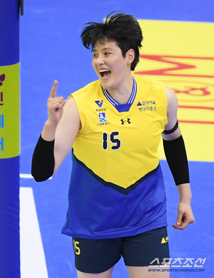 Kim Hee-jin, who slammed his former team, said, 'I'm glad I didn't retire.' Perfect revival 