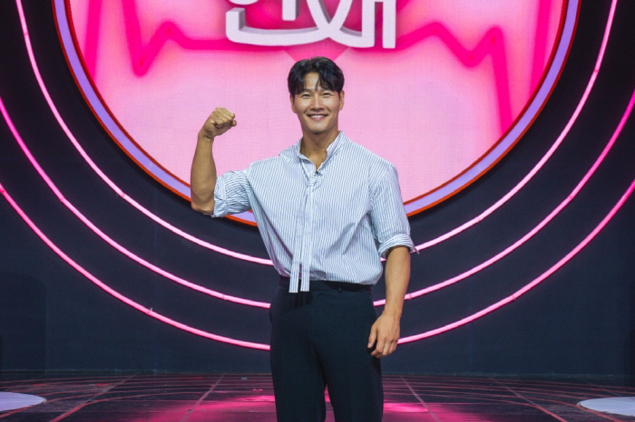 Kim Jong-guk becomes stronger in front of love for two months of marriage, and is set to become an MC (a romantic relationship that falls well)