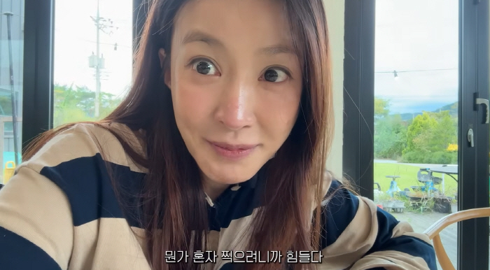 Lee Si-young, the last month of pregnancy, is preparing to give birth to a princess alone. Last camping with her son