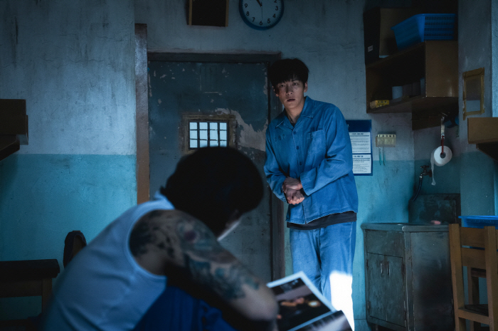  It's unfair just by looking at JI CHANG WOOK's eyes