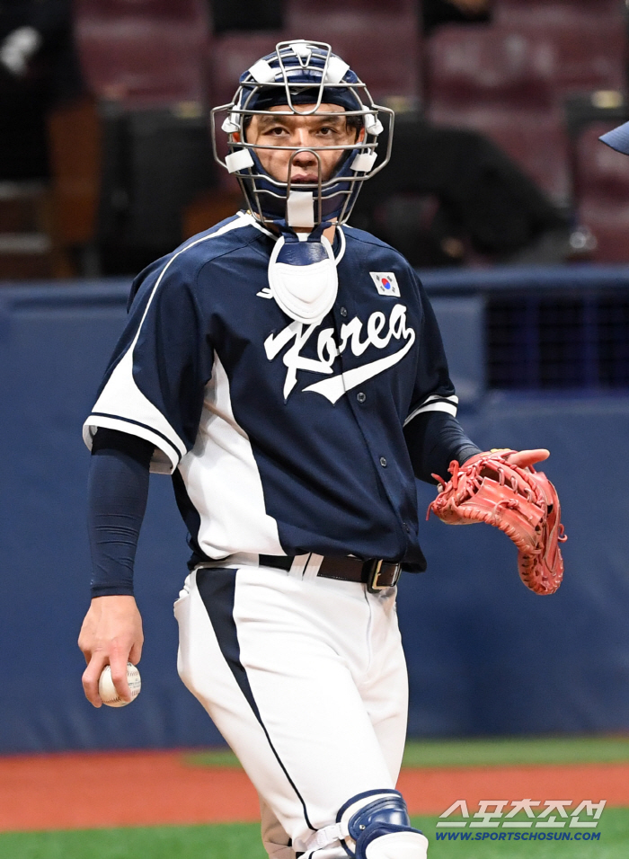  Catcher Park Dongwon is relaxed