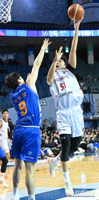  HAN SEUNG HEE, put it up with one hand