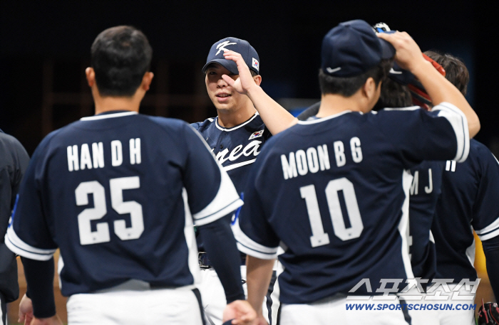  Kim Youngwoong, the national team is happy