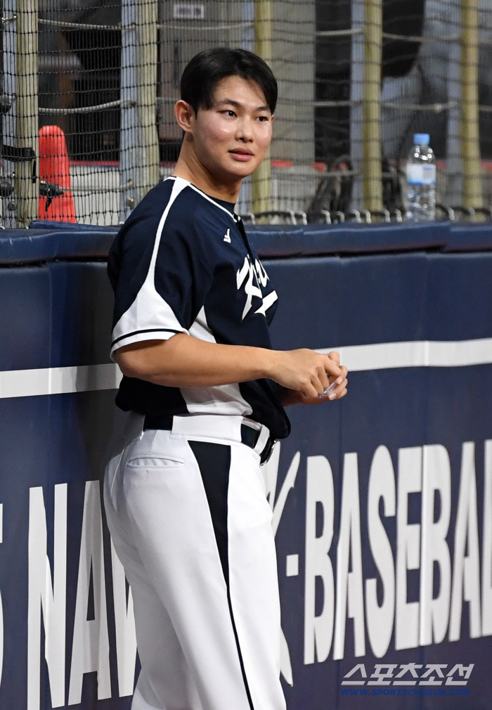  Kim Youngwoo's exciting national flag