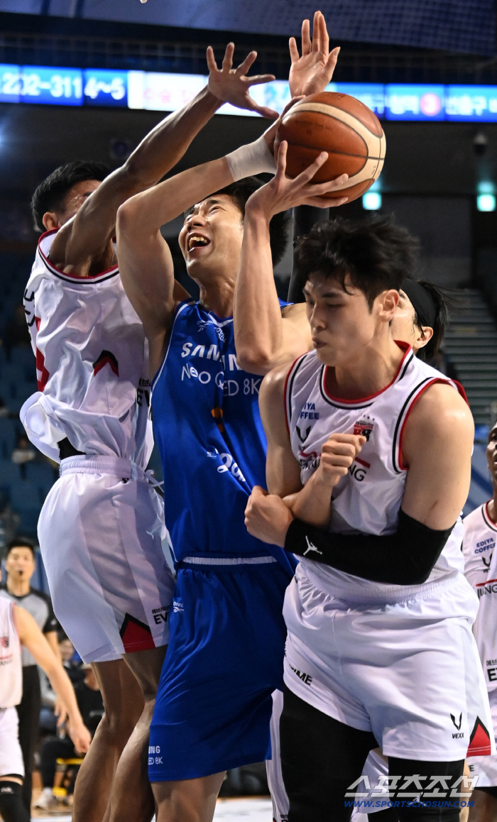  Lee Won-seok's under-the-goal shot, it's painful. It's painful!