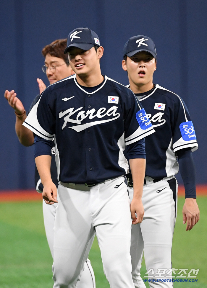  Moon Dongjoo, the national flag mark