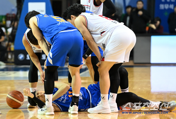  Painful Lee Kwanhee, my arm hurts