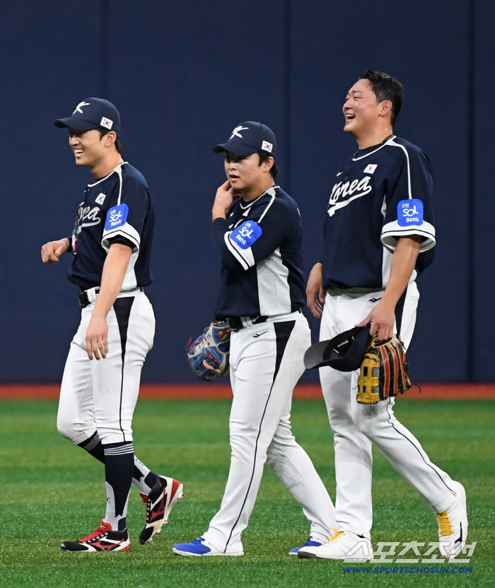 Park Hae Min, Moon Hyun Bin, Jae Won, the national flag