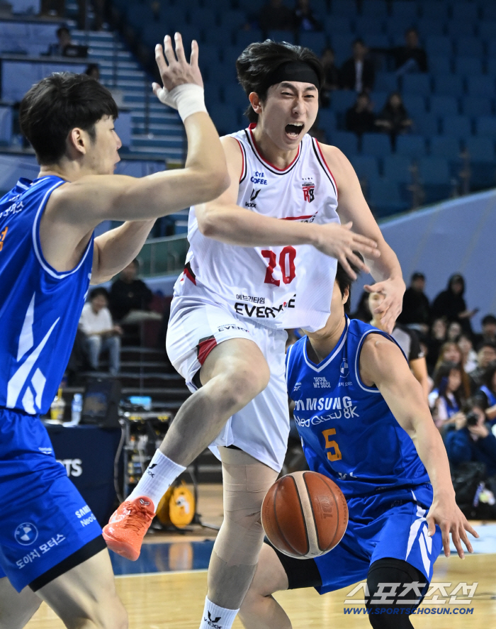  So Junhyuk, who's going to play my ball?