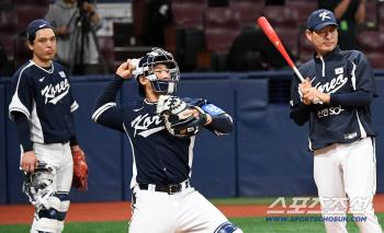  With Choi Jaehoon's national flag