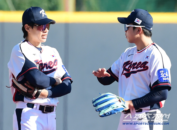 Ponce's SNS memories. Choi Jae-hoon, Moon Dong-ju, Jung Woo-ju, but why does Song Sung-moon come out. I feel good. We've also exchanged uniforms