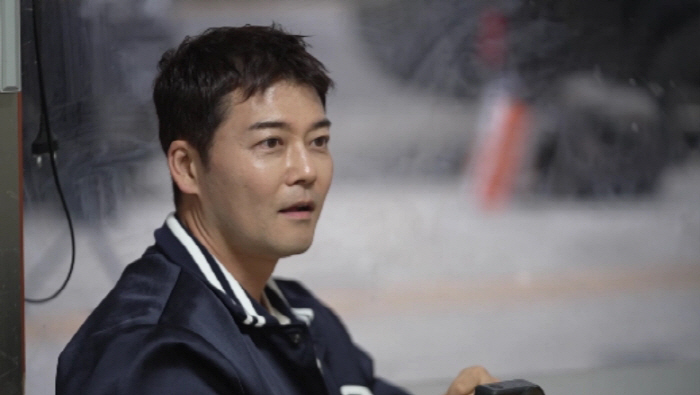 Was it always this popular…An emotional reunion with a girl fan in Asan, Chungcheongnam-do (Jeon Hyun-moo Plan 3)