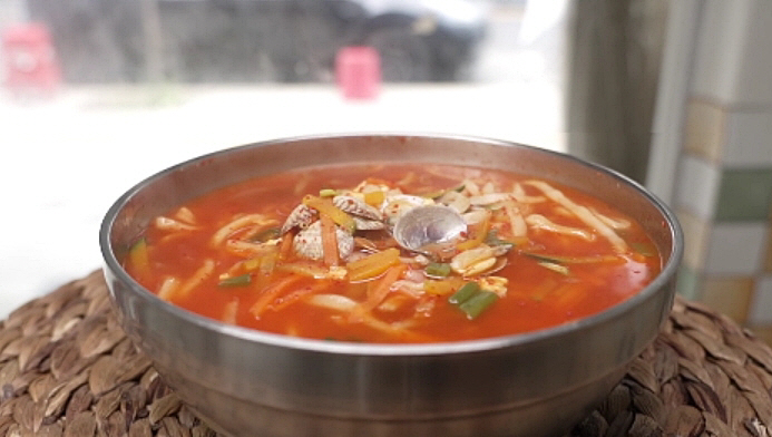 Was it always this popular…An emotional reunion with a girl fan in Asan, Chungcheongnam-do (Jeon Hyun-moo Plan 3)