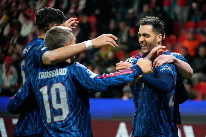 What if there are any injuries...Crazy pace Arsenal, won again! 10 consecutive wins in 122 years