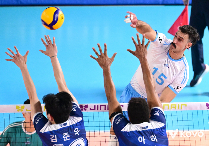 What's the point of Triple Crown.. Samsung Fire & Marine Insurance failed to hold on to the fourth set and lost 13! It is on the verge of falling to the bottom with two consecutive losses