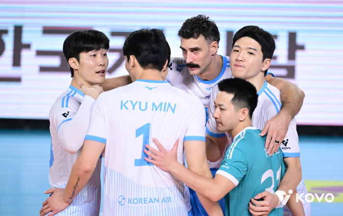 What's the point of Triple Crown.. Samsung Fire & Marine Insurance failed to hold on to the fourth set and lost 13! It is on the verge of falling to the bottom with two consecutive losses