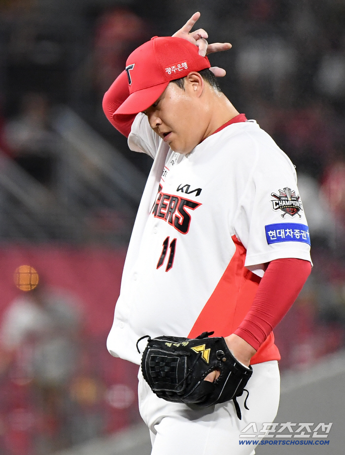 Why is it grade A? Have you seen these unlucky FA's...Lee Jeok has become a story that I can't even dream of